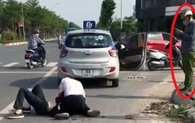 Kỷ luật chiến sĩ công an thản nhiên gọi điện mặc tài xế vật lộn tên cướp hung ác