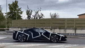 Lộ diện siêu xe Ferrari Hybrid V6 chạy thử trên đường