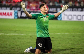 HLV Park Hang Seo chọn Văn Lâm hay Tấn Trường bắt chính ở tuyển Việt Nam?