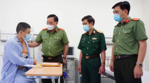 Bộ Công an gửi thư khen tài xế khống chế tên cướp mang lệnh truy nã