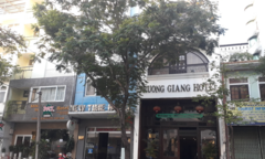Ảnh: Nhà hàng, khách sạn ở cố đô Huế 'vắng như chùa Bà Đanh' vì COVID-19