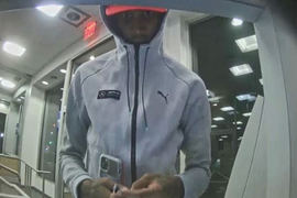 Trộm 2 triệu USD tiền cứu trợ COVID-19 rồi khoe khoang trên mạng