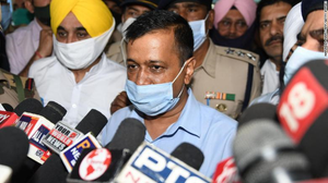 Chính trị gia Ấn Độ bịa ra ‘biến thể COVID-19 Singapore’ bị kỷ luật