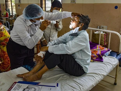 Người chết vì COVID-19 tại Ấn Độ bất ngờ giảm mạnh