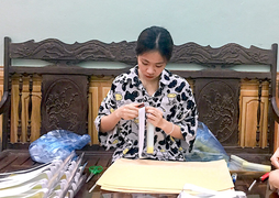 Sinh viên làm 10.000 mũ chống giọt bắn ủng hộ Bắc Giang, Bắc Ninh chống dịch