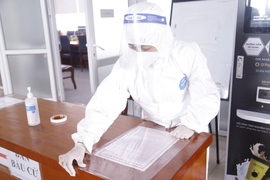 Bầu cử ở viện K: Khử khuẩn hòm phiếu, đảm bảo giãn cách 3 mét