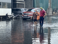 Nước thải hôi thối lại ngập làng sản xuất giấy Bắc Ninh: Chủ tịch huyện nói gì?