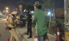 Dùng điện thoại quay tổ cảnh sát làm nhiệm vụ và án mạng bất ngờ