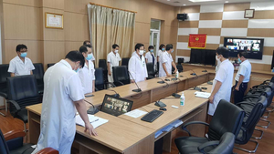 Nhật ký bác sĩ cách ly ngày thứ 17: 'Mẹ ơi con không thể về kịp chịu tang mẹ'