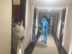 Huế: Quân đội phát phiếu bầu cử đến tận tay cử tri đang cách ly tập trung