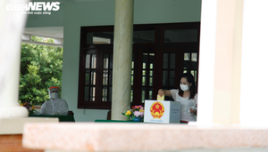 Những lá phiếu trong khu cách ly của cử tri Tiền Giang, mong dịch bệnh sớm qua