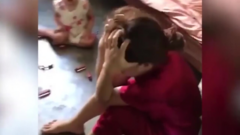 Clip: Cô gái đắng lòng khi cháu nhỏ dùng son vẽ khắp nhà