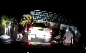 Cảnh sát dùng bàn chông, nổ súng bắt hai kẻ vận chuyển ma túy