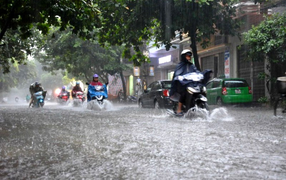 Mưa dông bao trùm cả nước, các tỉnh miền núi Bắc Bộ đề phòng lũ quét