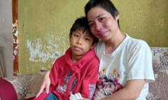 Mẹ ung thư chỉ mong có tiền chữa bệnh cho 2 con trước lúc nhắm mắt xuôi tay