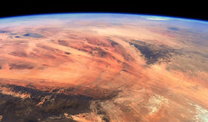 Phi hành gia chụp Trái đất từ ISS nhưng lại ra hình sao Hỏa?