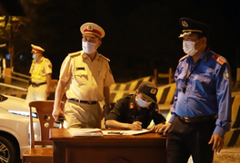 CSGT kiểm tra hơn 1.300 người nước ngoài tại các cửa ngõ TP.HCM