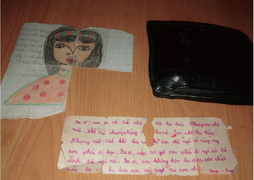 Thấy ‘bí mật’ trong ví bố, cô gái rớt nước mắt khiến dân mạng rưng rưng theo