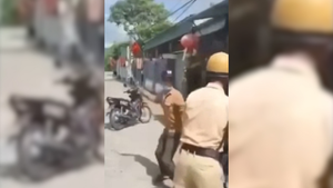 Video: Phẫn nộ cảnh nam thanh niên vi phạm giao thông cầm kiếm dọa chém cảnh sát