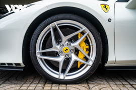 Cận cảnh Ferrari F8 Spider thứ ba tại Việt Nam