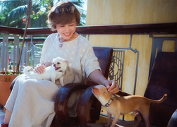 Bà Bích già xấu của 'Hương vị tình thân' đẹp mặn mà ngoài đời thực