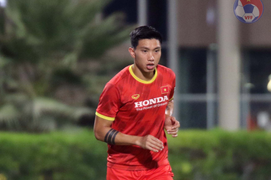 Văn Hậu bình phục chấn thương, chờ cơ hội ra sân thi đấu