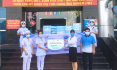 Cô gái Hà Lan tiếp tục mang 450.000 ly sữa, tiếp sức cho tâm dịch vững vàng