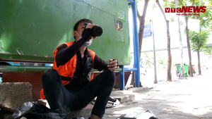 Video: Người lao động Hà Nội uống nước thay ăn chống chọi nắng nóng khủng khiếp