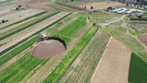 Video: 'Hố tử thần' khổng lồ ở Mexico