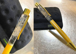 Bút ‘ký sinh trùng’ trang trí bằng giun sống: Quà lưu niệm kinh dị nhất quả đất