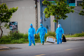 Ảnh: TP.Hà Tĩnh vắng lặng trong ngày đầu tạm dừng các hoạt động dịch vụ