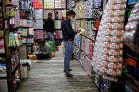 Ấn Độ mở lại một số thành phố lớn khi tỷ lệ mắc COVID-19 giảm