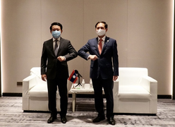 Bộ trưởng Ngoại giao Bùi Thanh Sơn gặp song phương Bộ trưởng Ngoại giao Lào