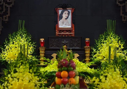 Người thân, bạn bè đưa tiễn Hoa hậu Thu Thủy