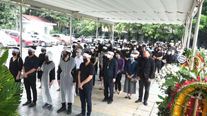 Video: Người thân, bạn bè nghẹn ngào đưa tiễn Hoa hậu Thu Thủy