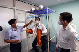Video: Buồng lấy mẫu cách ly an toàn di động, lắp ráp siêu nhanh