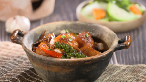 Thói quen kho cá phải có nồi đất của thế hệ ông bà ta và lý do bất ngờ phía sau