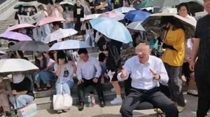 Sinh viên bắt cóc thầy hiệu trưởng trong 30 tiếng 