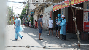 Video: Một ngày ở chốt cách ly trong tâm dịch Gò Vấp