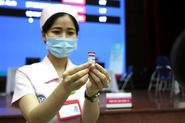 Hà Nội tiêm miễn phí vaccine phòng COVID-19 cho người từ 18 đến 65 tuổi