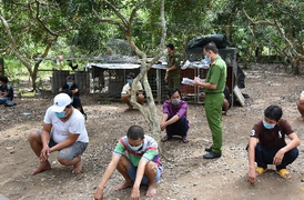 Treo bảng 'không tiếp khách chống dịch' rồi đóng cửa, tổ chức đá gà ở Tiền Giang