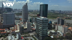 Dòng tiền vẫn đổ vào bất động sản, nợ xấu tăng 