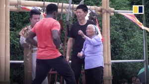 Video: Xem màn trình diễn kungfu điêu luyện của cụ bà 98 tuổi