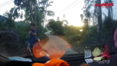Video: Công an Quảng Nam vào cuộc vụ ôm súng tự chế nhắm bắn người trên ô tô