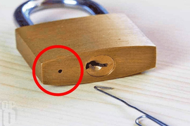 Bạn có biết lỗ nhỏ trên ổ khóa dùng để làm gì?