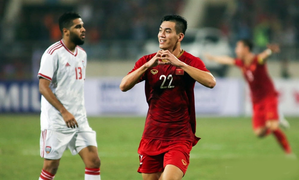 Thơ cổ vũ tuyển Việt Nam đấu UAE