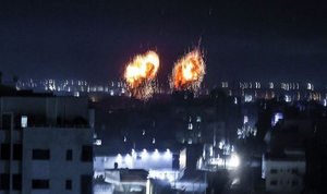 Israel bất ngờ không kích dải Gaza