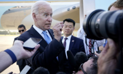Ông Biden xin lỗi vì nổi nóng với phóng viên