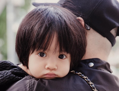 Con nuôi Đỗ Mạnh Cường, từ em bé bị bỏ rơi đến 'công chúa búp bê'