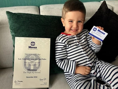 Thần đồng người Anh: Ba tháng biết gọi bố, 14 tháng nói được ba ngôn ngữ